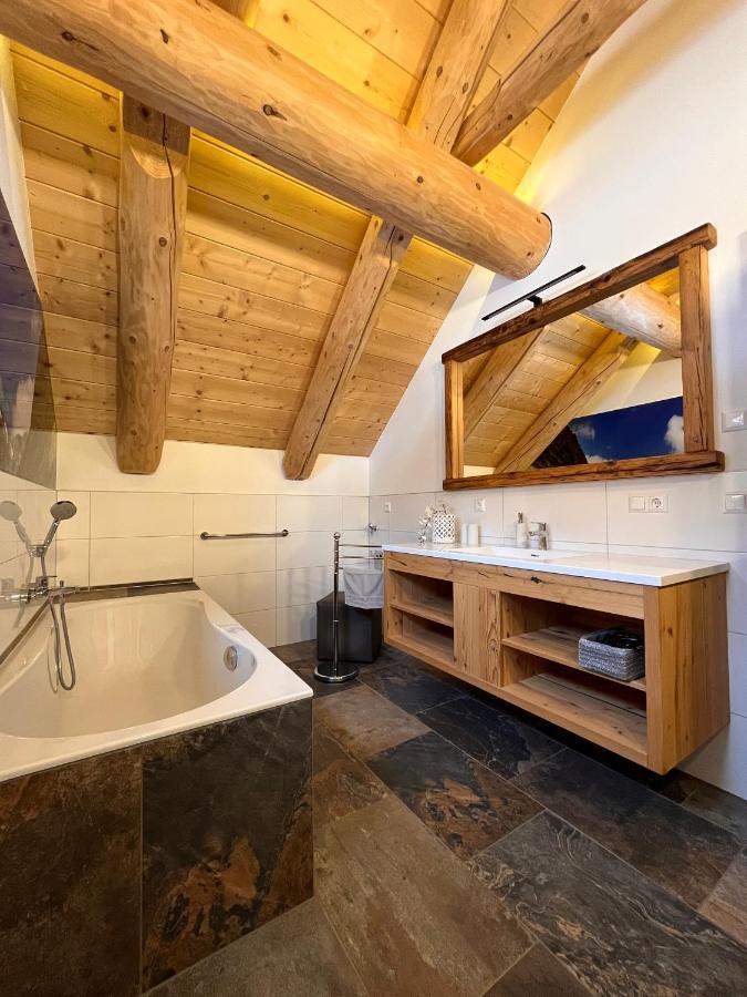 Almzauber Chalets - Haus Enzian Inkl Infrarotliegen Đẻo Đẻo Hochrindl Ngoại thất bức ảnh